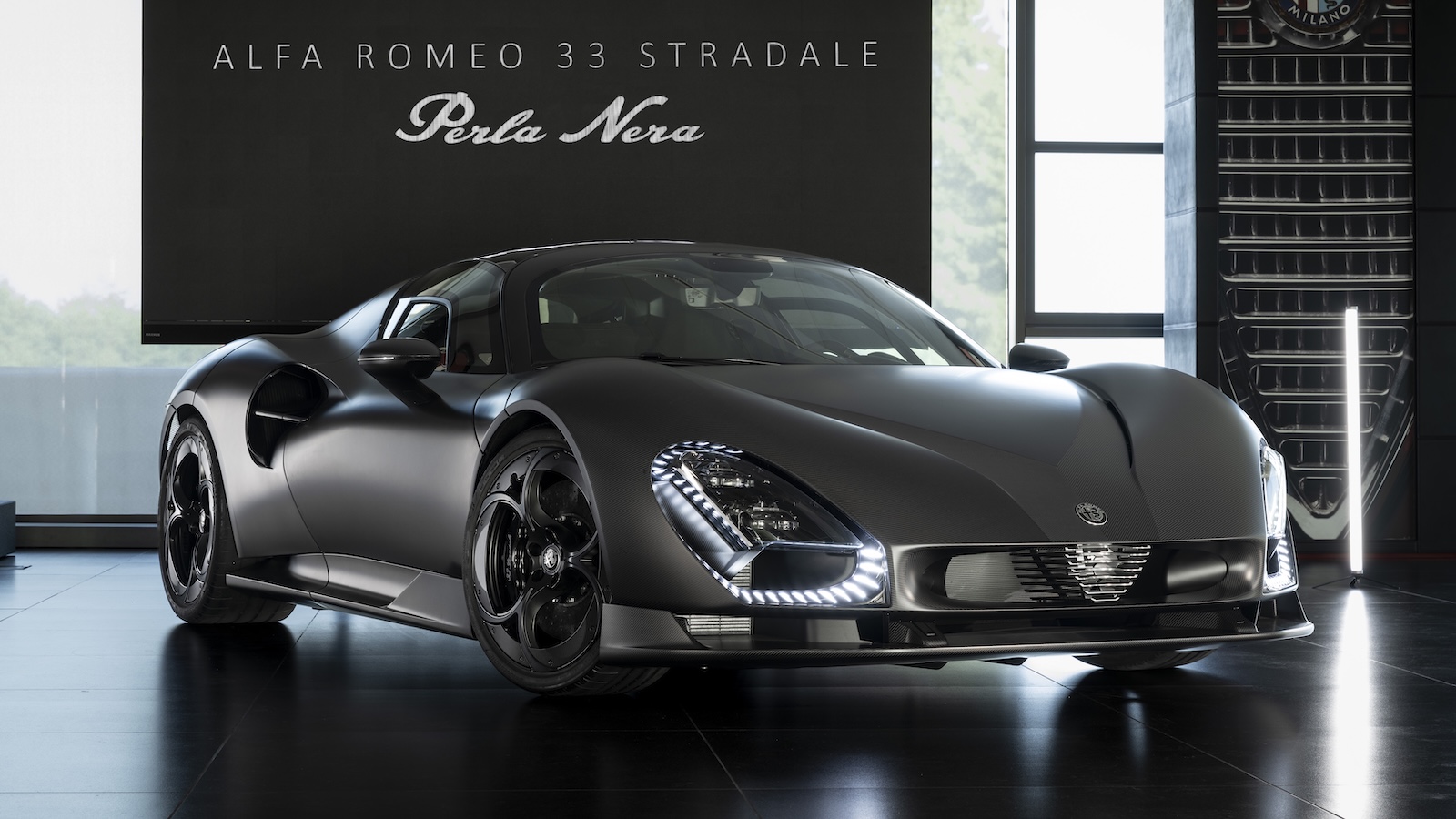 Alfa Romeo 33 Stradale Perla Nera: Μοναδική με carbon και 630+ ίππους Alfa Romeo 33 Stradale Perla Nera: Μοναδική με carbon και 630+ ίππους